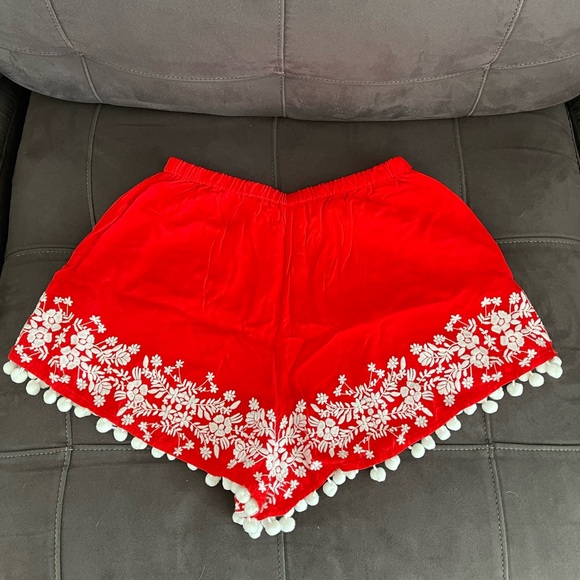 NWT! Show Me Your Mumu Laney Pom Pom shorts, Size M - Picture 7 of 7